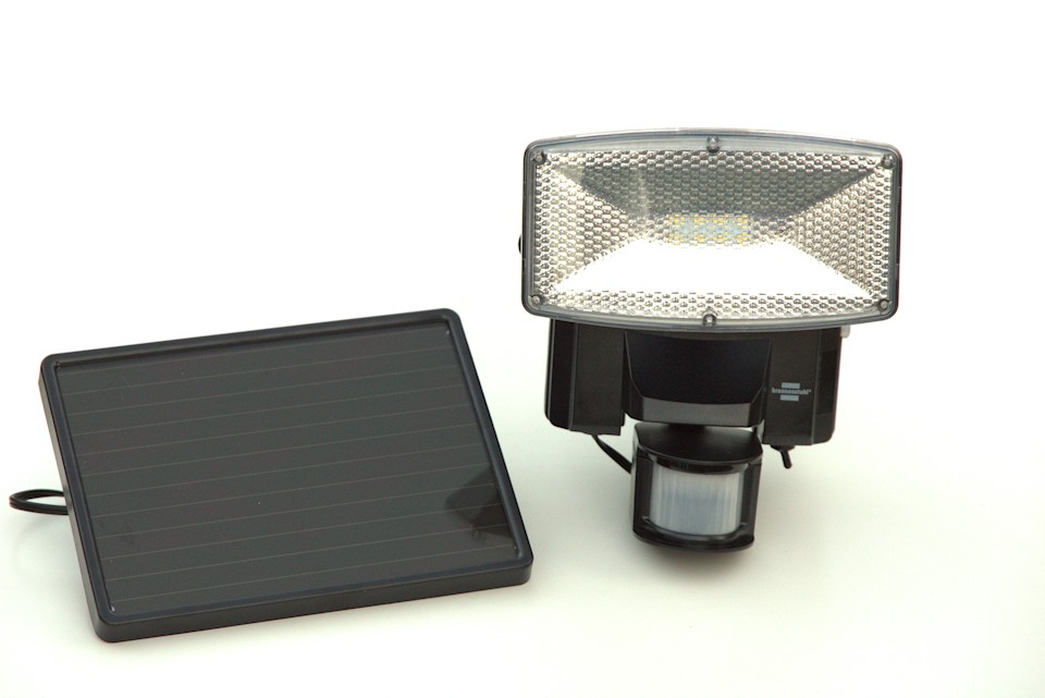 Test: Solar-LED Strahler SOL mit Bewegungsmelder › Das Gartenmagazin