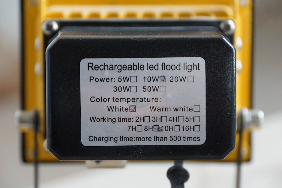 Typenschild und technische Daten zum LED Strahler