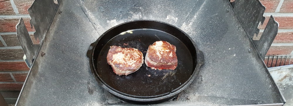 Filetsteak im Dutch Obven Deckel